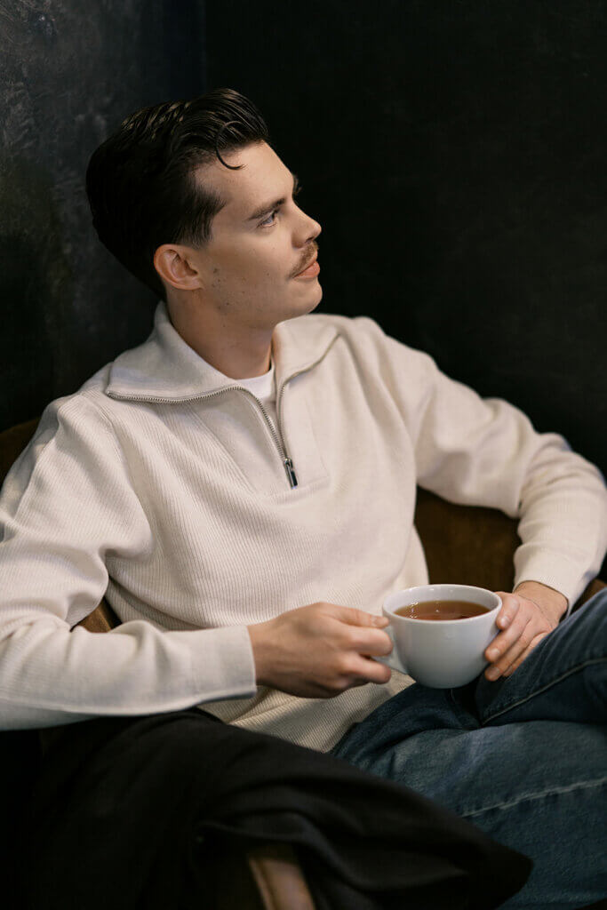 Taper Flow hiustyyli sivulta otsahiusksilla 2026 – Miesten hiustrendit – GROOM Parturit