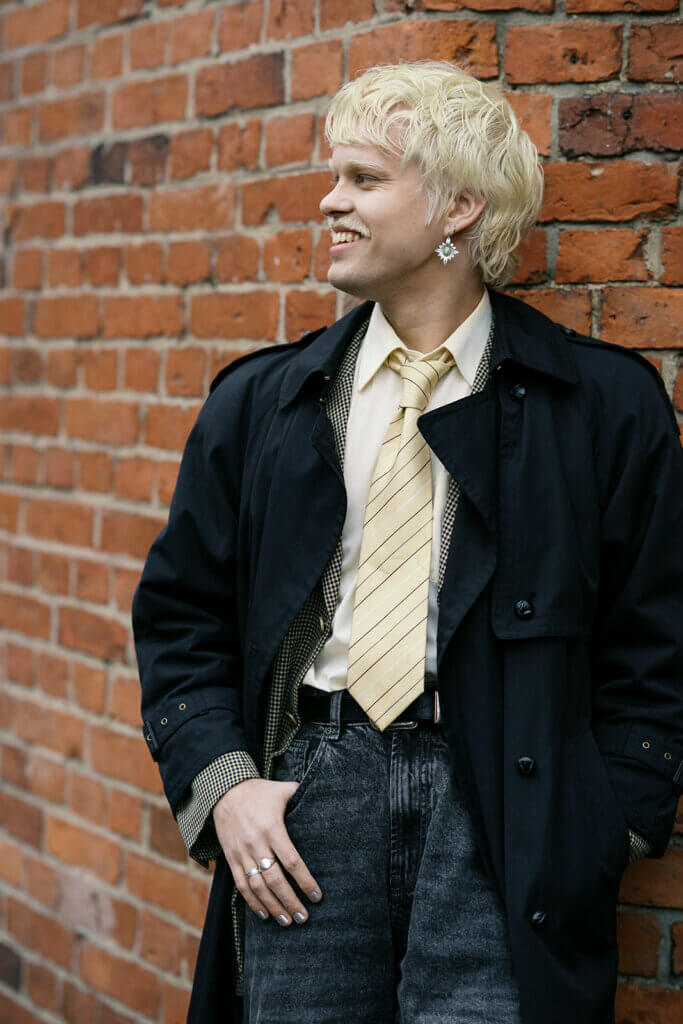 Indie MOD hiustyyli sivulta kauempaa 2026 – Miesten hiustrendit – GROOM Parturit