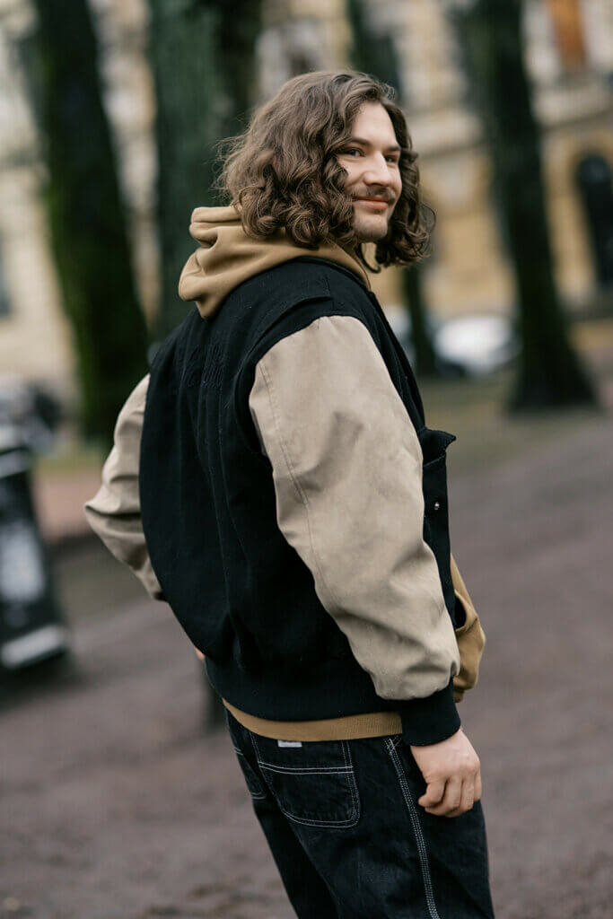 rento surf flow hiustyyli sivulta 2026 – Miesten hiustrendit – GROOM Parturit