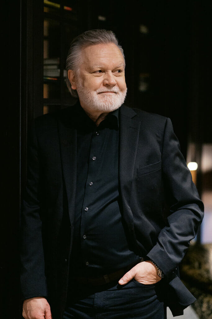 Pidempi klassinen hiustyyli 2026 – Miesten hiustrendit – GROOM Parturit